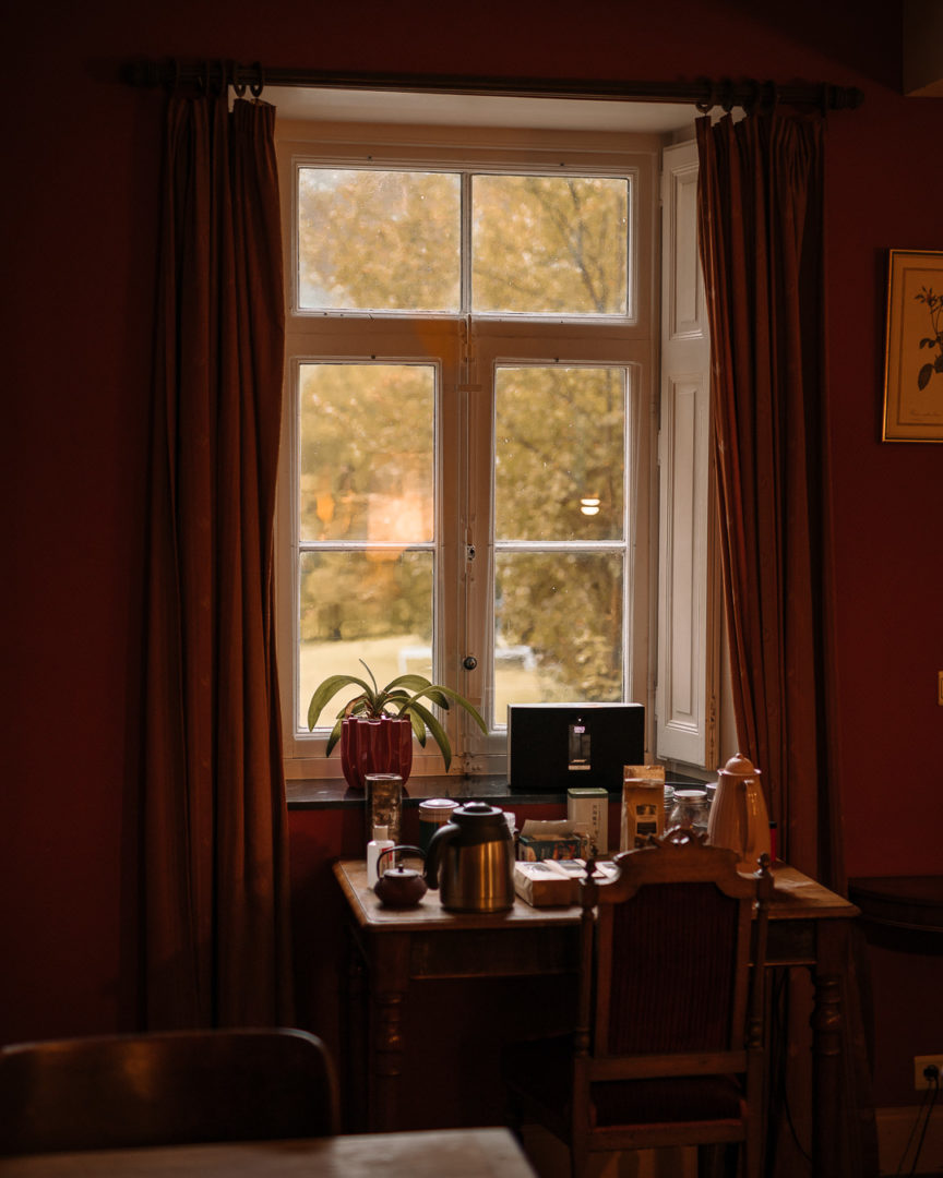Window of the breakfast room at Aux Quatre Bonniers.