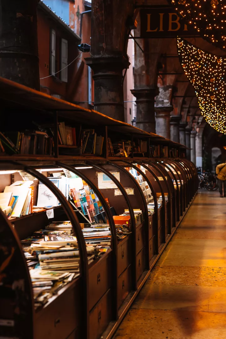 libreria nanni book stalls in bologna