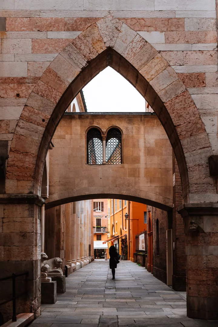 archway in modena