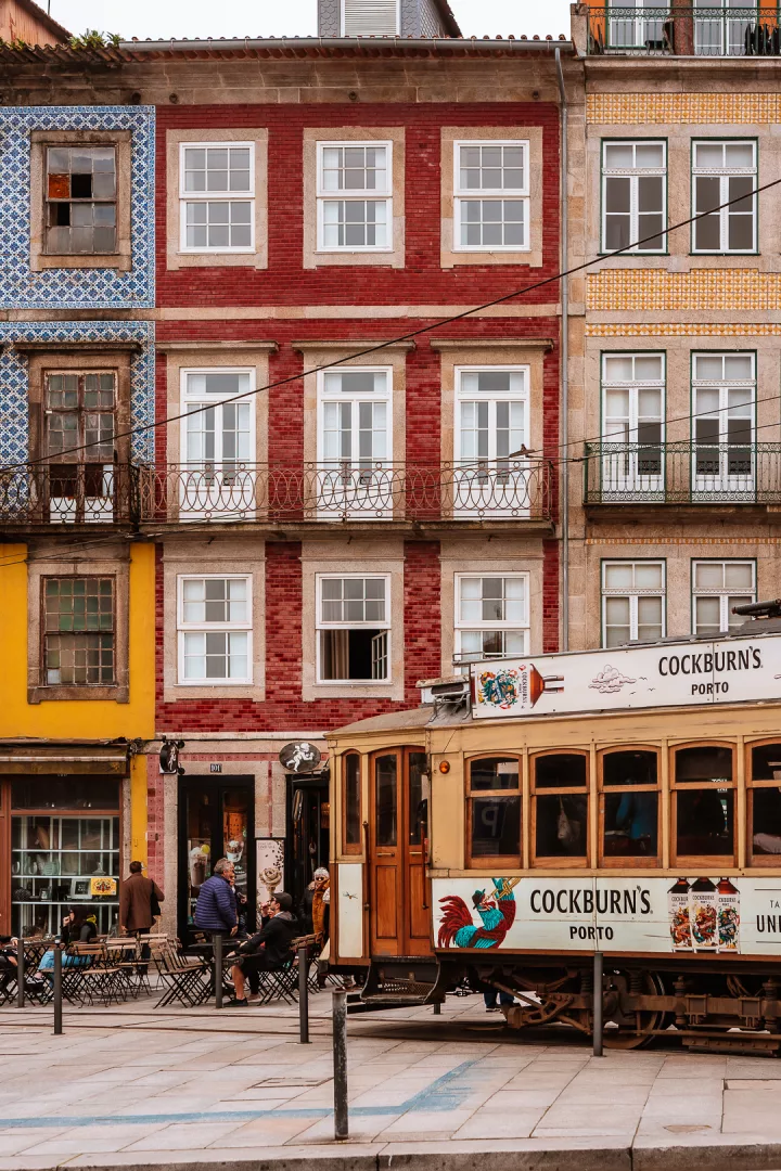 magical places in porto, old tram 