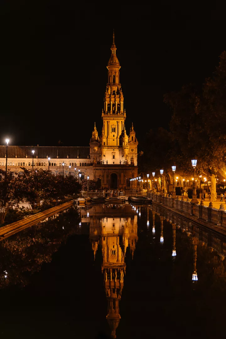 plaza de espana in seville at night