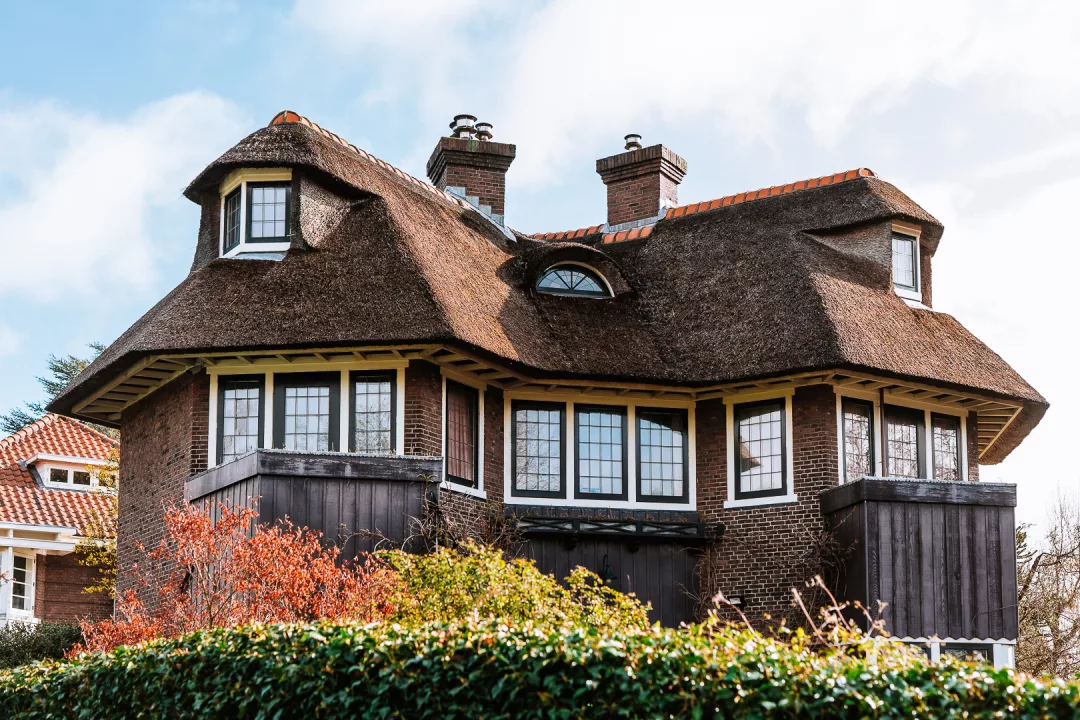 thatched roof house in dordrecht