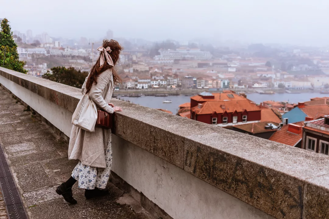 woman looking over foggy porto