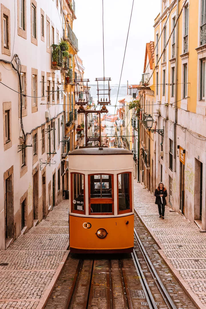 magical places in lisbon, yellow tram 28