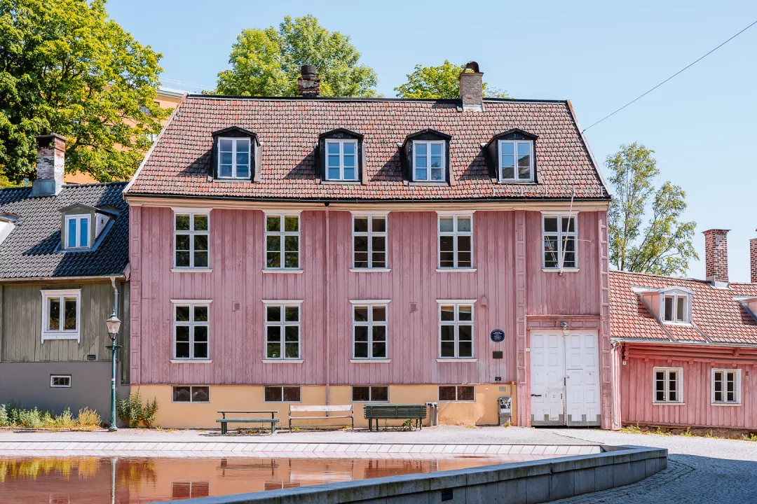 old pink house in oslo