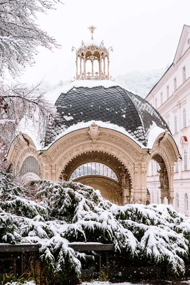 park colonnade karlovy vary snow